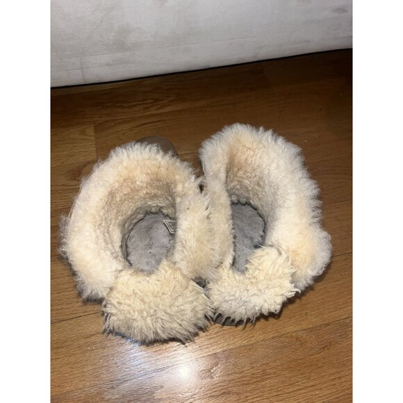 Uggs boots size 9 beige color With Bow On The Back For Women Warm Comfortable - Picture 3 of 5